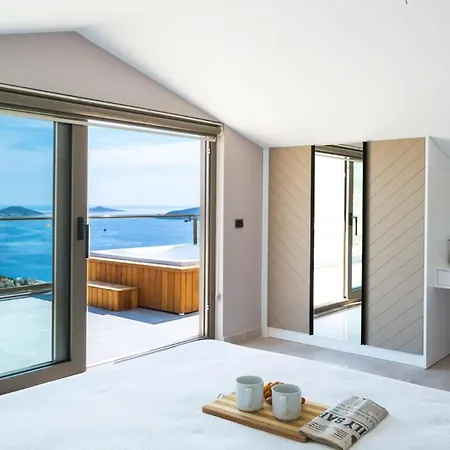 3 Bedroom Seaview Luxury In *