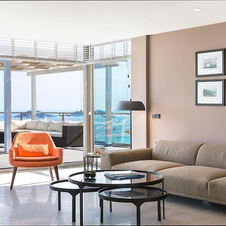 3 Bedroom Seaview Luxury In Villa *