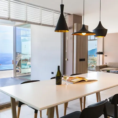 3 Bedroom Seaview Luxury In カルカン