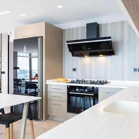 3 Bedroom Seaview Luxury In *