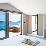 3 Bedroom Seaview Luxury In *
