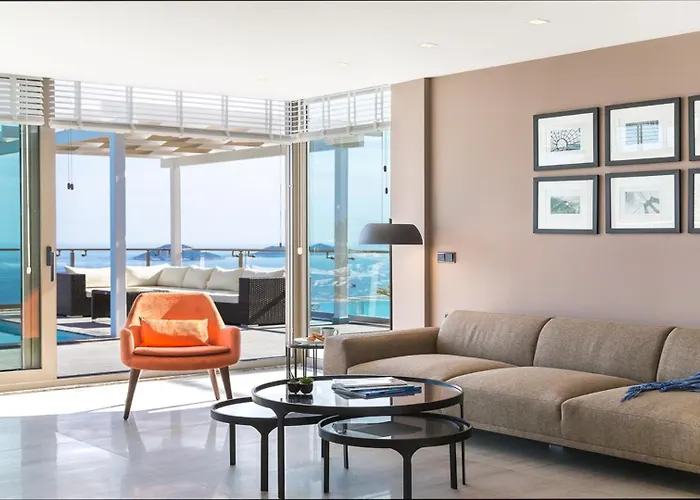 3 Bedroom Seaview Luxury In Villa *