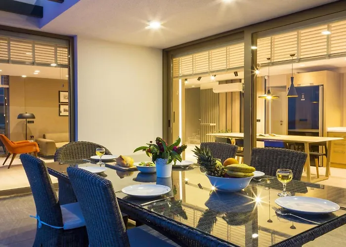 Villa 3 Bedroom Seaview Luxury In *